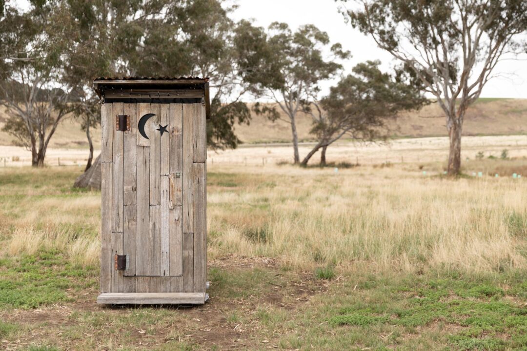Outhouse Toilet Paddock Dreams (2)